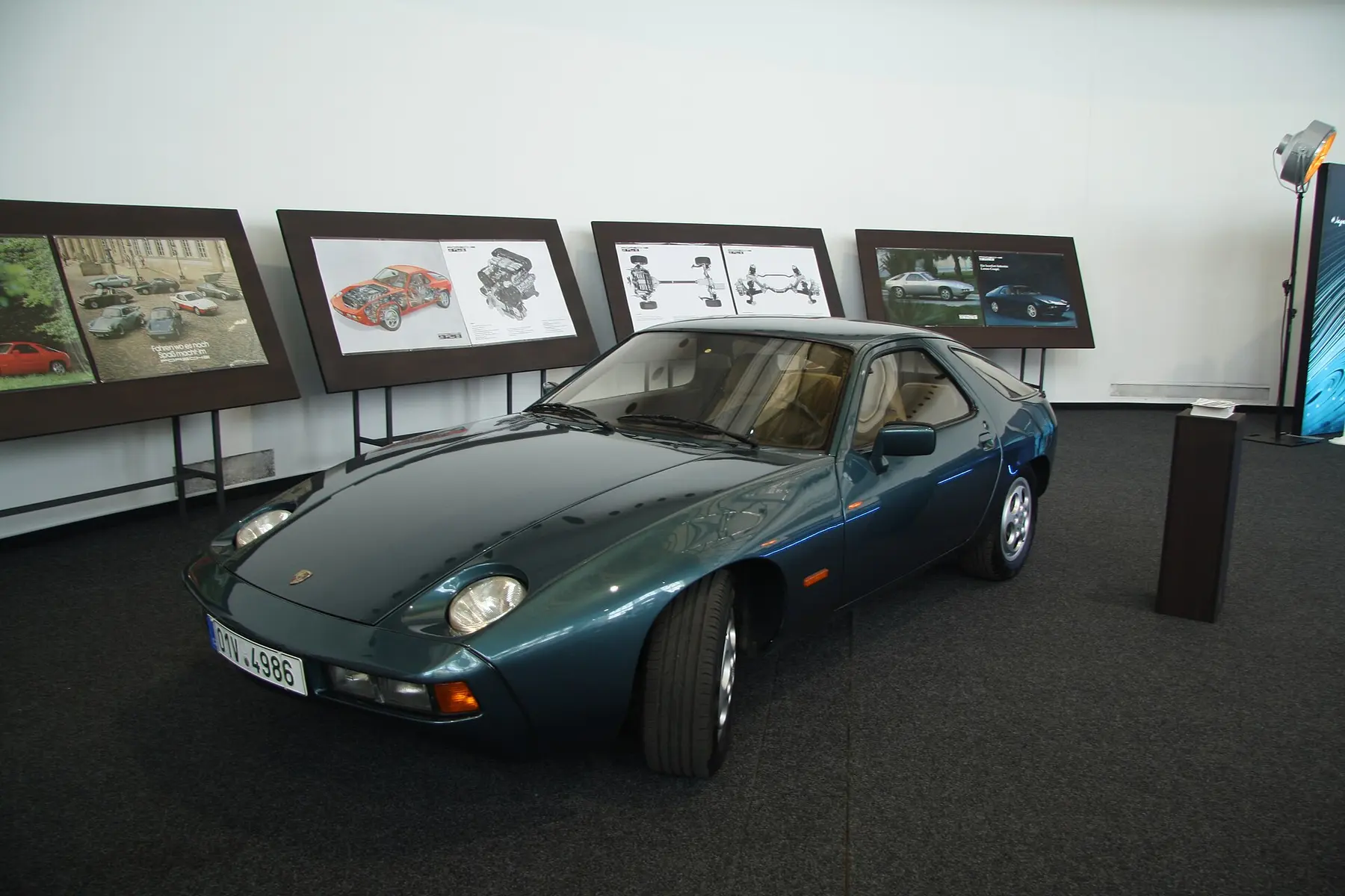Porsche 928